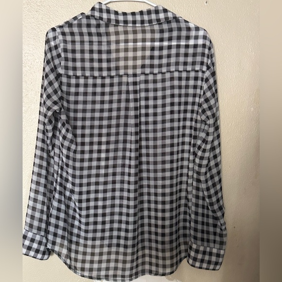 Woman’s Express Button Down - Picture 6 of 6